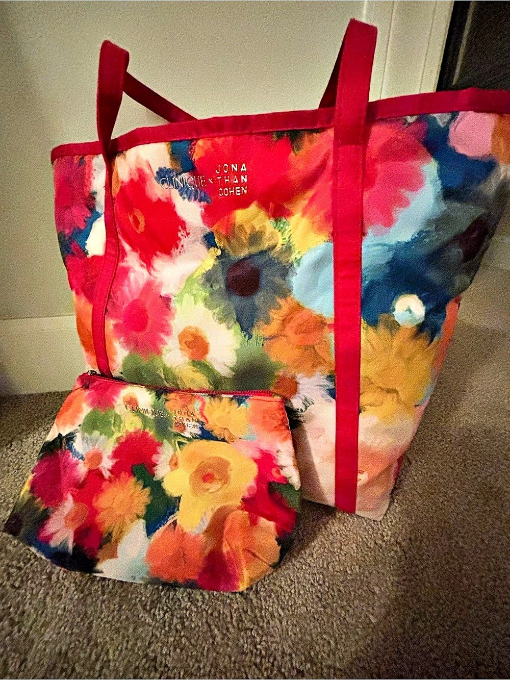 Clinique c Jonathan Cohen Floral Print Tote with Matching Pouch Like New